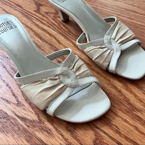 Mootsies Tootsies Cream Nude Heels