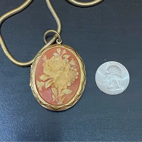 Vintage Flower Cameo Locket Pendant Gold