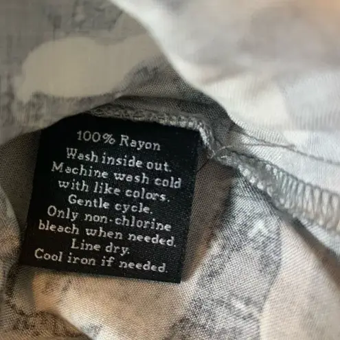 Rock & Republic NWT  grey camo top size small