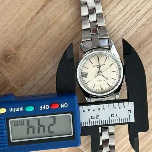 Timex Rare Vintage Ladies Mechanical Watch Stainless Dial Bracelet Date Window