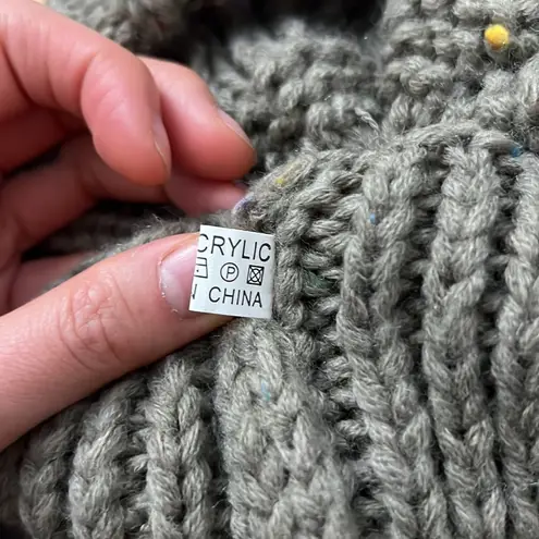 H&M NWOT Pom pom knit beanie