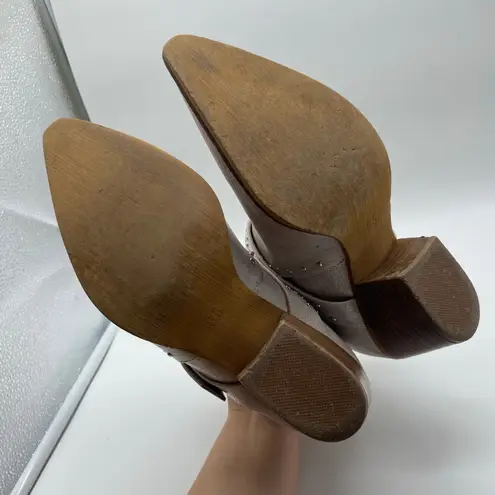 Arider Girl Cream Stud Buckle Crocodile Pointed Toe Block Heels Women's size 8.5