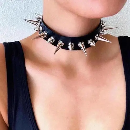 Extra Long Spike Punk Style Choker Faux Leather Unisex Women Men collar Goth Black