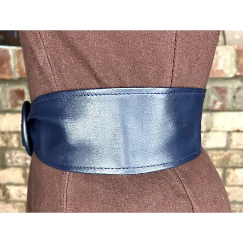 Cinch belt navy blue round chunky clasp 1980s