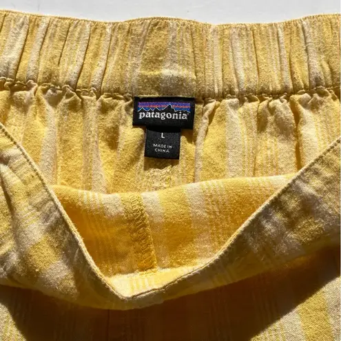 Patagonia  Women’s Garden Island Yellow Striped tie front shorts size large