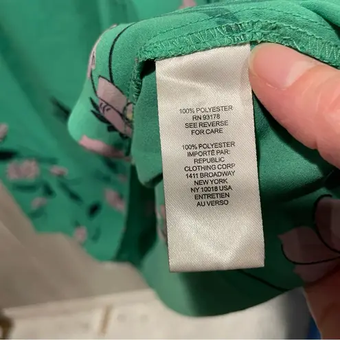 Cute Tahari Woman 1X avocado cherry blossom flowy 3/4 sleeve top v