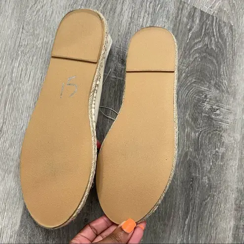 London Fog Collection Kariah Womenâs Slip On Closed Toe FlatâEspadrille 9W