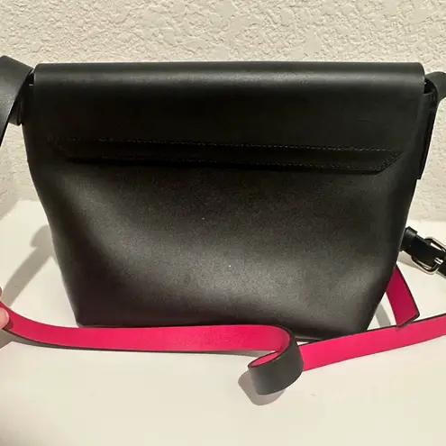 Kate Spade  New York Madie Putnam Drive Leather Crossbody Bag Black and Hot Pink