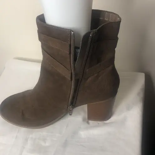 American Eagle  brown suede zip up chunky heel strappy boots size 7.5​