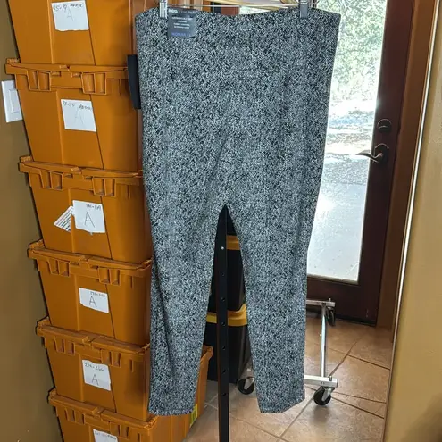 Intro Love the Fit Laura Double Knit Legging Herringbone Black White Size 1X