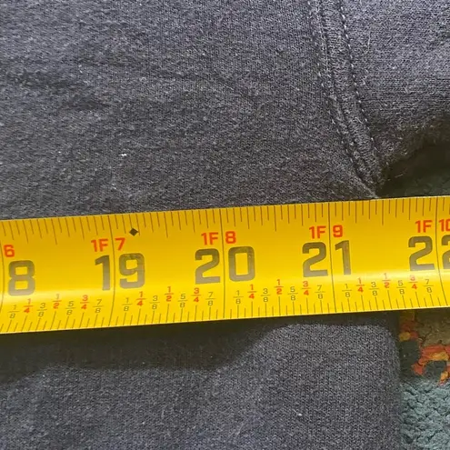 MV Sport University of Dayton Flyers Men's Navy Blue Crew Neck Sweatshirt Vintage