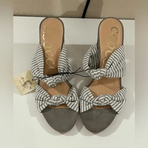 Ccocci NWT Altar’d State Honey Gray White Stripe Knotted Block Heel Sand…