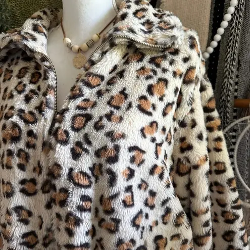 Victoria's Secret Victoria’s Secret ‘Know One Cares’ Faux Fur Leopard Print Zip Up Crop Jacket