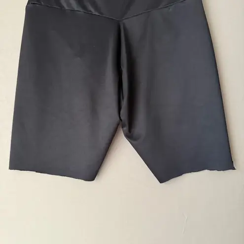 Maidenform sz M cutoff Shapewear Shorts Black