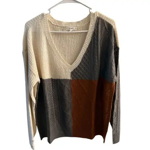 E & M Town Square Top – Charcoal (Colorblock Sweater)