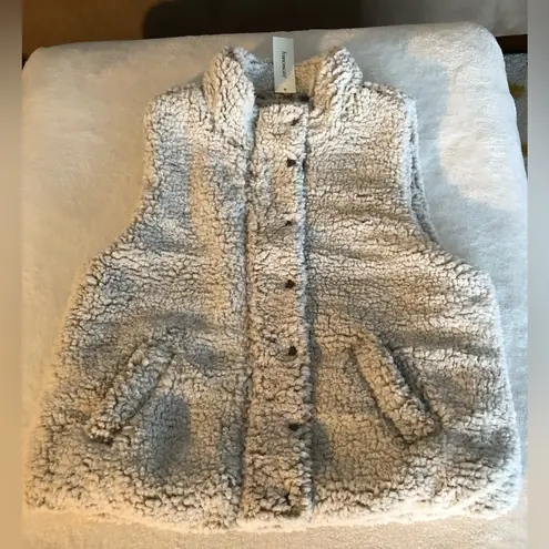 New Francesca’s Sherpa vest, size medium