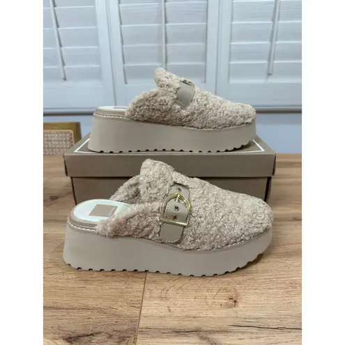 Dolce Vita Lelani Plush Flats Slip Ons Natural Faux Fur Size 9 NIB Cozy Clogs Tan