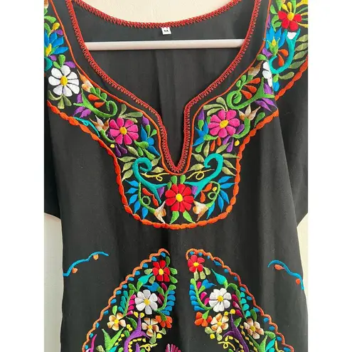 Handmade Authentic Mexican
Embroidered Oaxacan Floral
Midi Dress Size: Medium