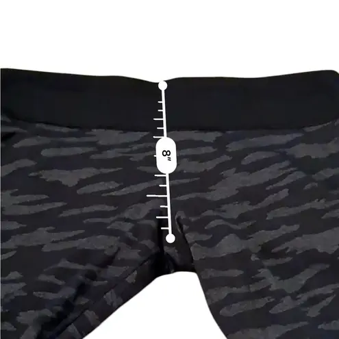 Under Armour Fitted HeatGear Black & Gray Camo Mid Rise Leggings Sz L