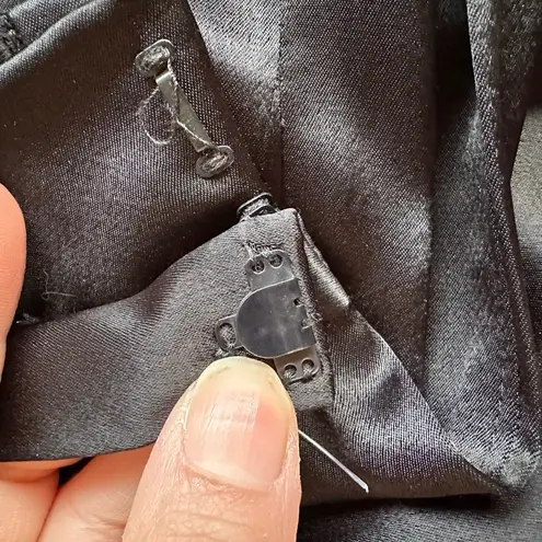 Black No Tag Satin Straight Leg Pleated In Front Elastic Waist Dress Pants Sz 8