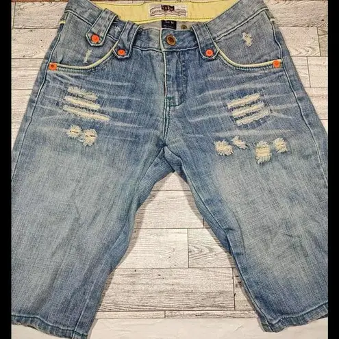 Bermuda Revolt Blue Jean Shorts Female Size Medium  Light Wash Distressed