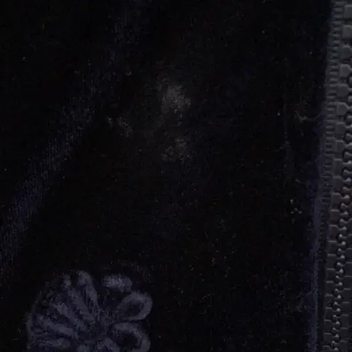 FINAL MARKDOWN Ladies’ Nino Wong Sculptured Velour Zip