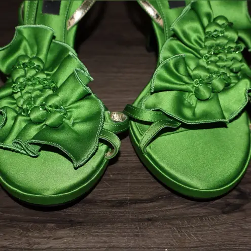 Nina Shoes Nina Emerald Green Satin Heels Ruffle Strappy Slingback Evening Shoes size 8 1/2