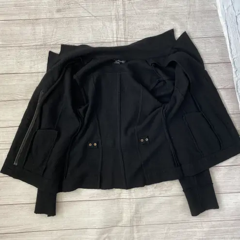 Willi Smith women L 100% wool V-cut coat w/zip pockets black