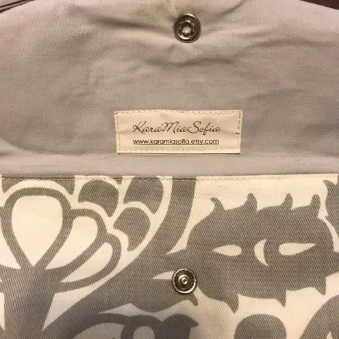 Kara Mia Sofia Clutch Gray & White Fabric in Damask Pattern GUC Snap Closure