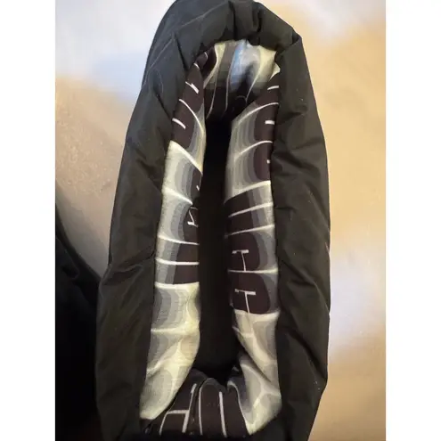 UGG  Classic Maxi Mini Black Puff Boots - Women's US 6 (new/display model)