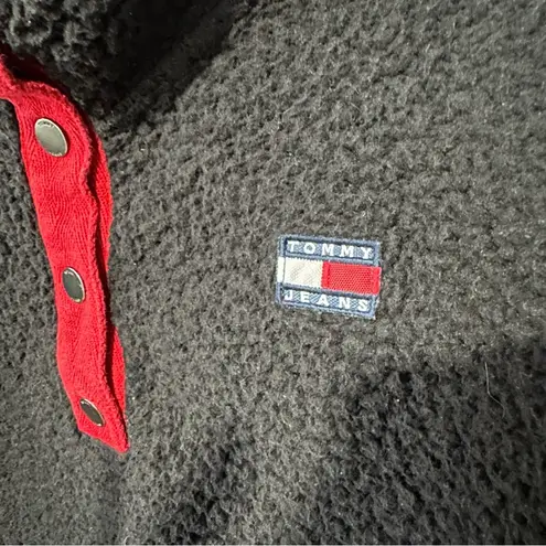 Tommy Hilfiger TOMMY JEANS CROPPED BLACK AND RED FLEECE QUARTER BUTTON PULL OVER SIZE L