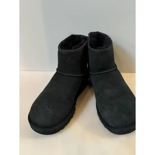 UGG Classic Mini II Boot Color: Black Size 8