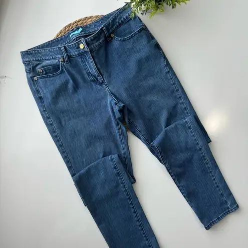 J. McLaughlin  Slim Straight Jean size 6 in Light Rinse Wash