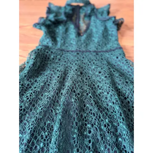 Alexis forest green Eleanora Lace Cap Sleeve Gown size medium