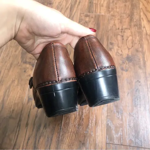 Dansko • Solstice Clogs brown leather button slip-on shoes 37 chunky platform