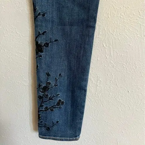 Driftwood  Jackie Medium Wash Embroidered Floral Black Slim Leg Jeans Size 28