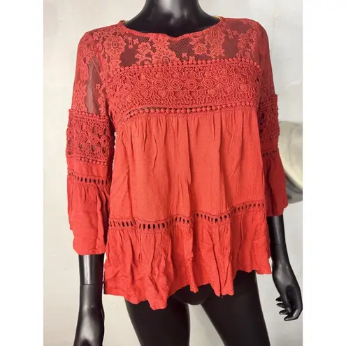 Taylor & Sage shirt with floral prints and lace and crochet Red Sz S