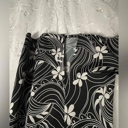 Women’s Black Floral Straight A Line Polyester Spandex Skirt Size Large EUC