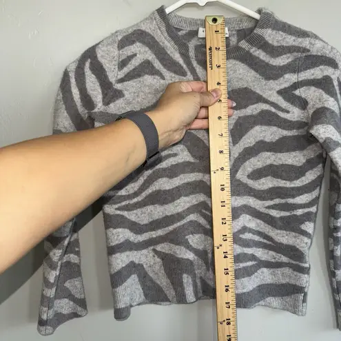 Equipment Femme 100% Cashmere Sweater Zebra Print Gray