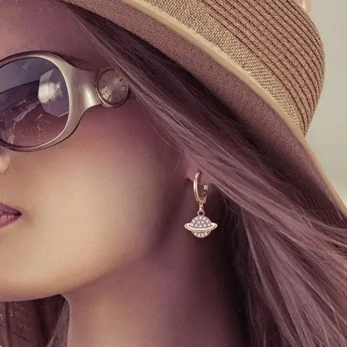 Crystal huggie earrings Gold