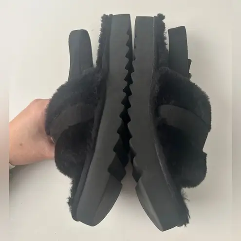 Women’s Koolaburra by Ugg Black slippers size 8