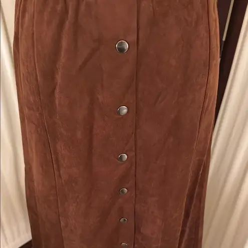 89th & Madison Brown Button