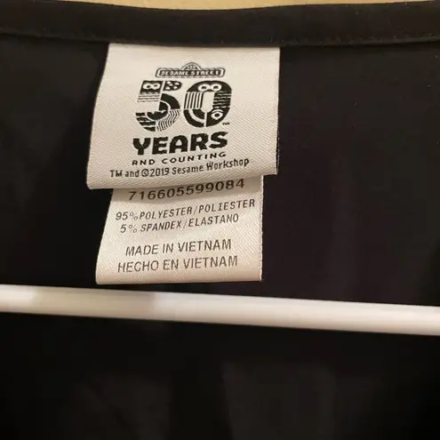 Sesame Street Bert Ernie 50th Ann Scrub Top Women’s Nurse V Neck Pockets Medium