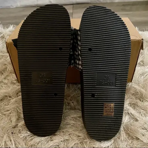 Boutique NIB Gingham Slides