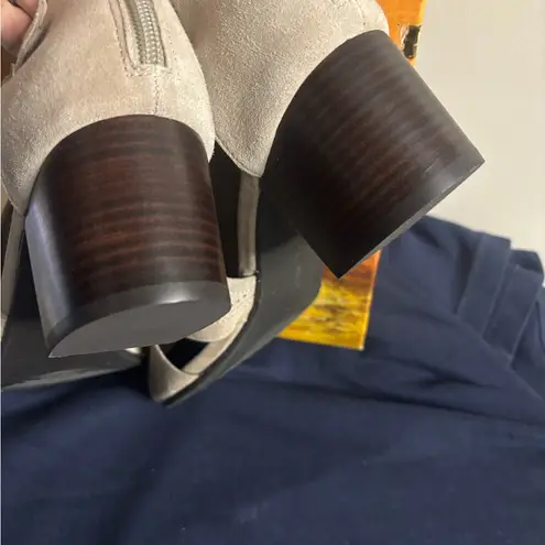 Bella Vita Women's Illiana Block Heeled Sandals 9.5 w