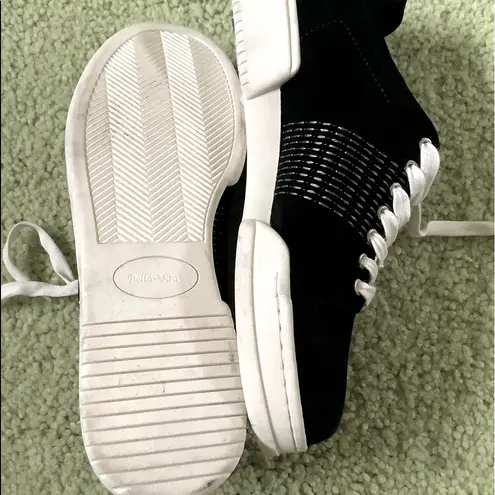 Bella Vita Suede leather sneakers VERY COMFY 🌷🌷