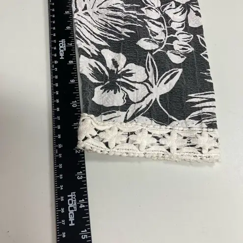 Cathy Daniels , Women’s top, Size Large, Gray & White Floral, 3/4 length sleeves - Image 10