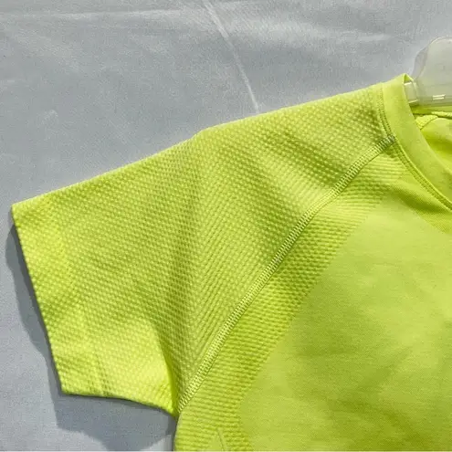 Tek Gear NWT  Women’s Sports Lemon Green Short Sleeve Shirt Size L