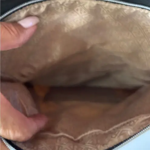 Relic BRAND CREAM AND BLACK CANVAS CROSSBODY SNAP CLOSURE WITH A ZIP CLOSURE TOO