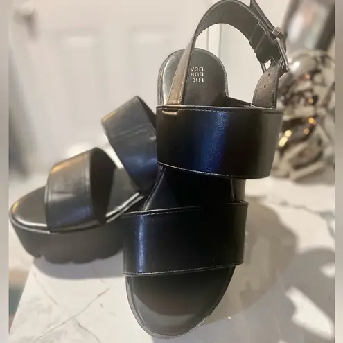 NWOT Black Chunky Open Toe & Buckle Woman’s Leather Sandlas Size:6